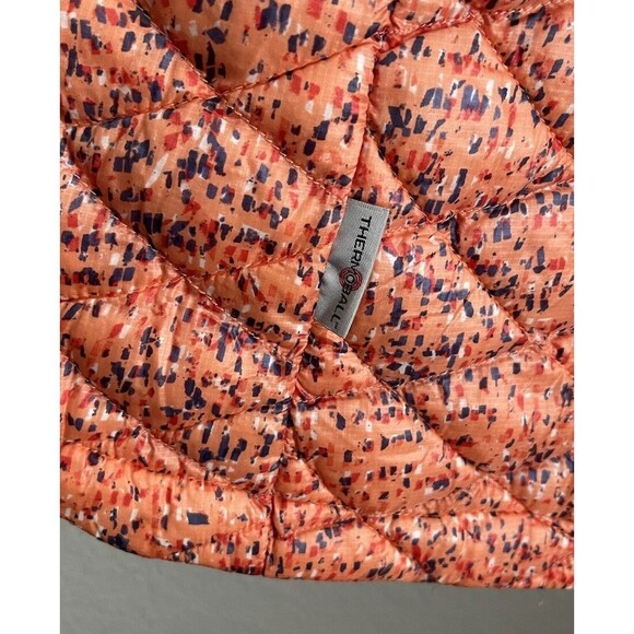 The North Face Women’s XS Thermoball Vest Pattern - Picture 8 of 10